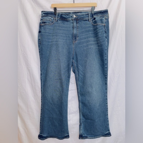 Women's Old Navy Dark Wash Denim Higher High Rise Cropped Flare Jean size 20 - Picture 1 of 6